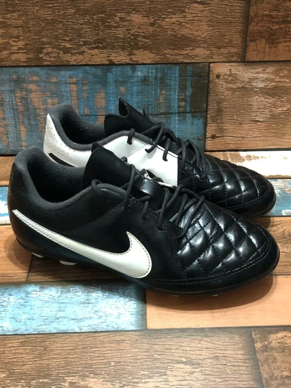Nike Tiempo Soccer Cleats 631286-010 Black-White Youth Boys Size 2Y